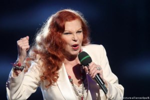 Οι θάνατοι που σημάδεψαν το 2021: Μίκης Θεοδωράκης, Μπελμοντό, Πρίγκιπας Φίλιππος, Λάρι Κινγκ, Μίλβα - εικόνα 5