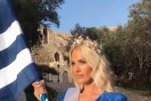 Βασίλειος Κωστέτσος: Επίδειξη μόδας στην πλατεία Συντάγματος για τον πόλεμο στην Ουκρανία [Βίντεο] - εικόνα 2