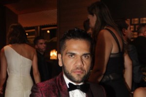 Ξεκίνησε η δίκη του Ντάνι Αλβες για τον βιασμό νεαρής- Με οθόνη, pixel στο πρόσωπο και αλλοιωμένη φωνή κατέθεσε το θύμα