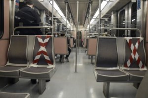 Πρώτη ημέρα "κανονικότητας": Ο κόσμος προσέχει, μάσκες παντού, ακόμα και πλαστικές ασπίδες στα κομμωτήρια - εικόνα 6