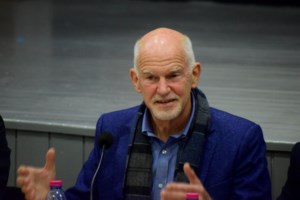 Ο Νίκος Ανδρουλάκης τραγουδάει… Ρίτα Σακελλαρίου σε ταβέρνα της Καλαμπάκας [βίντεο]