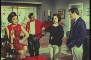 Τζένη Καρέζη: Σπάνιες φωτό από τη δεξίωση του γάμου με τον Χατζηφωτίου - Μία καλλονή, με πέρλες και τσιγάρο στο χέρι - εικόνα 4