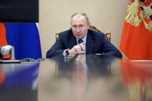 Άλμπερτ Μπουρλά: Γιατί είναι κατά της άρσης της πατέντας για τα εμβόλια - "Θα ήταν περίπλοκο"