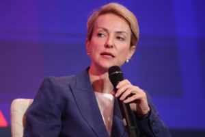 Πώς τα ΕΛΤΑ έφτασαν ένα βήμα πριν από τη χρεοκοπία: Χάθηκαν τα "τρένα" της ψηφιοποίησης και των ταχυμεταφορών