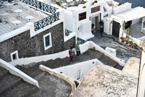 Το επταώροφο στολίδι του Λουτρακίου που ισοπεδώθηκε από τον σεισμό ακριβώς πριν 44 χρόνια - 20 νεκροί και 500 τραυματίες