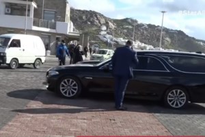 Κηδεία Τζώρτζη Μονογυιού: "Ραγίζουν" καρδιές τα λόγια της αδελφής του, Κατερίνας Μονογυιού - εικόνα 2