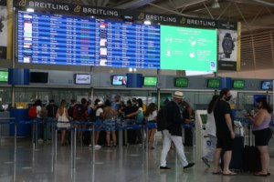 Ιταλία: Πολλοί τουρίστες για την Ελλάδα μένουν στο αεροδρόμιο...γιατί δεν έχουν "κατεβάσει" το πιστοποιητικό εμβολιασμού - εικόνα 2