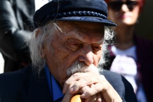 Διαδικτυακό κάλεσμα για το αντίο στο Μανώλη Γλέζο από το μπαλκόνι μας - εικόνα 2