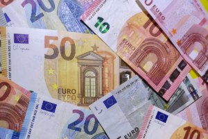 "Θα πεθάνετε!": Εργοδότης επιτέθηκε σε πρώην εργαζόμενους που ζήτησαν τα λεφτά που τους χρωστάει - εικόνα 2