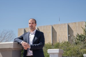 "Αποχαιρέτησε" με νόημα τους τηλεθεατές ο Γιώργος Αυτιάς: Η selfie και η αφιέρωση του τραγουδιού "Για πάντα μαζί" [Βίντεο]