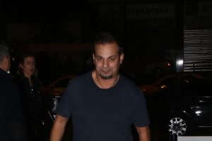 Το κυκλαδίτικο look της Μελίνας Νικολαϊδη: Με φλοράλ deux pieces και ροζ headscarf στην Κύθνο - εικόνα 7