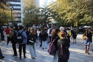 Έλληνας καθηγητής Yale για κορονοϊό: Το κλείσιμο των σχολείων θα σώσει ζωές - εικόνα 2