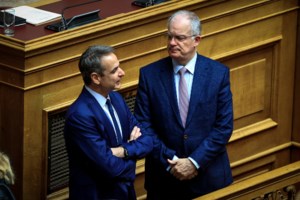 Συνάντηση Μητσοτάκη με τον Ευρωπαίο Επίτροπο Εσωτερικών Υποθέσεων - Στο τραπέζι το μεταναστευτικό