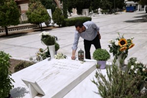 Γιώργος Παπανδρέου για τα 26 χρόνια από τον θάνατο του πατέρα του: "Μας λείπει όλο και περισσότερο"
