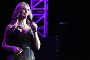 Έξαλλη η Καίτη Γαρμπή μετά το πόρισμα για τα Τέμπη: "Θα υπάρξουν συνέπειες ή θα μπαζωθεί κι αυτό;"