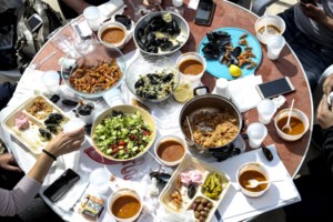 Ξεκινάει αύριο το Καλάθι της Σαρακοστής - "4% φθηνότερα τα κατεψυγμένα θαλασσινά"