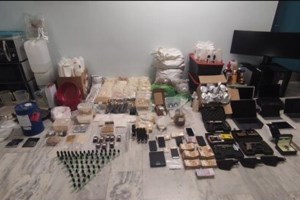 Πάρος: Ζήτησε από τεχνίτη με κορονοϊό να φύγει από το σπίτι του και αυτός τα έκανε γυαλιά-καρφιά - 50.000 ευρώ οι ζημιές