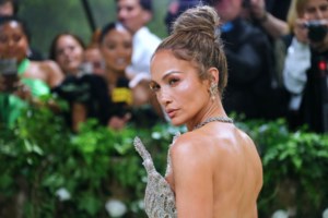 Μπελάδες για τους Lamborghini: 35χρονη Ιταλίδα αισθητικός υποστηρίζει ότι είναι νόθο παιδί του Tonino και ζητάει αναγνώριση - εικόνα 2