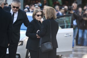Ο άνθρωπος Κώστας Σημίτης: Η πιο στενή συνεργάτιδά του αφηγείται - Οι χαλαρές στιγμές, τα μπουζούκια και τα σκουλαρίκια της Δάφνης - εικόνα 5