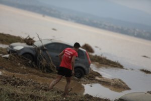 Ανείπωτη τραγωδία στην Εύβοια: Μεγαλώνει η λίστα του θανάτου - Στους επτά οι νεκροί - Καρέ - καρέ η βιβλική καταστροφή  [Εικόνες-Βίντεο]
