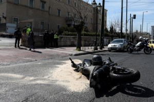 Τροχαίο στη Βουλή: Νέο βίντεο - ντοκουμέντο δείχνει καρέ καρέ πώς έγινε το δυστύχημα