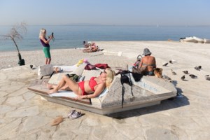 Ο καιρός τη Δευτέρα: Επιμένει το "καλοκαίρι", έως 33 βαθμούς η θερμοκρασία