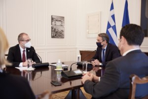 Κορονοϊός: Τρέχουν... για να εμβολιαστούν οι άνω των 60 - Κλείστηκαν πάνω από 11.500 ραντεβού σε μισή μέρα - εικόνα 2