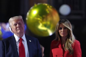 "Melania": Tο ασπρόμαυρο βίντεο κλιπ 48 δευτερολέπτων της πρώην Πρώτης Κυρίας - "Να ξεκαθαρίσω κάποια πράγματα..." - εικόνα 4