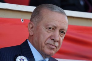 50 ρουκέτες κατά του Ισραήλ εκτόξευσε η Χεζμπολάχ τη νύχτα - Τουλάχιστον 10 νεκροί από ισραηλινά πλήγματα στον Λίβανο