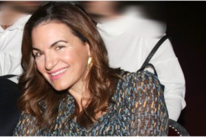 Μαρίνα Βερνίκου: Η glam rock εμφάνιση με skinny jeans και το αγαπημένο της statement τσόκερ - εικόνα 13