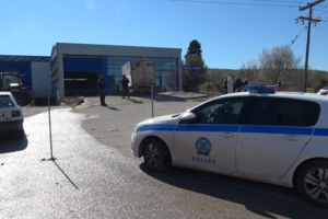 Θεσσαλονίκη: "Ανοιξε" το πεζοδρόμιο και έπεσε ξαφνικά στο κενό σε τρύπα δύο μέτρων- Τραυματίστηκε υπάλληλος καθαριότητας