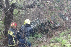 Πάτρα: Νεαροί έπεσαν από πατίνι σε live μετάδοση - "Πετάχτηκαν" σε κεντρικό δρόμο [βίντεο]
