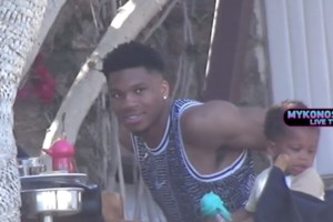 Τιμπό Κουρτουά: Στην Κρήτη μαζί με την πανέμορφη σύντροφό του του ο "'ήρωας" του Champion League [εικόνες]