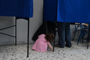 Ο Άδωνις Γεωργιάδης ψήφισε με τον γιο του Περσέα - "Μην αφήνετε τους υπόλοιπους να αποφασίζουν για σας" [εικόνες] - εικόνα 3