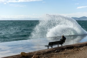 Μεγάλα προβλήματα από την καταιγίδα: Γέμισε ξανά λύματα η Λ. Ποσειδώνος από το φρεάτιο της ΕΥΔΑΠ [εικόνες - βίντεο] - εικόνα 7