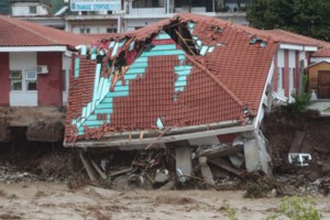 Κακοκαιρία "Ιανός": 942 διασώσεις έκανε η Πυροσβεστική μέσα σε δύο ημέρες - Οι 772 στην Θεσσαλία - εικόνα 4