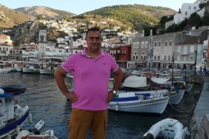 Άλιμος: "Θα δεις τι καθηγητής στον έρωτα είμαι"- "Καίνε" τα μηνύματα τον 52χρονο- Στοιχεία ότι είχε συνομιλίες και με άλλη ανήλικη - εικόνα 4