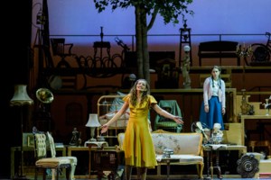 Συγκινεί ο Κωνσταντίνος Μαρκουλάκης: Με τη μητέρα του στο εμβολιαστικό κέντρο - "Προς την ελευθερία" ¨[Εικόνα]