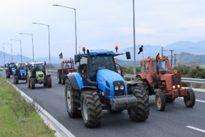 Παραμένουν στο μπλόκο της Νίκαιας οι αγρότες - Συνεχίζουν τις κινητοποιήσεις και μετά τις γιορτές - εικόνα 2