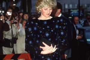 Νταϊάνα: Σύνολα της πριγκίπισσας σε έκθεση στο Χονγκ Κονγκ πριν δημοπρατηθούν - Δείτε τα ρούχα [Βίντεο]