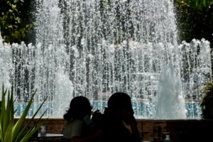 Καύσωνας προ των πυλών: Οι υποχρεώσεις των εργοδοτών - Όσα πρέπει να γνωρίζουν οι εργαζόμενοι