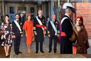 Και οι βασίλισσες φορούν H&Μ: Η Λετίσια με το μπλε τούλινο φόρεμα και τα ονειρεμένα αγριολούλουδα της Βικτώριας - εικόνα 15