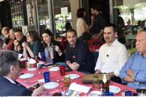 Συγκινεί ο Αλέξης Χαρίτσης για τον θάνατο του πατέρα του – "Αντίο Βυρωνάκο μου, αντίο πατέρα"