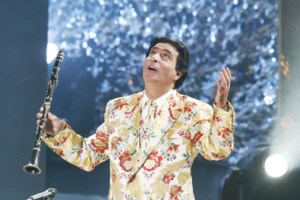 Αποστομωτικός Σπύρος Μπιμπίλας: Είμαι 67 ετών και θα φοράω ό,τι μαγιό μου αρέσει - εικόνα 2