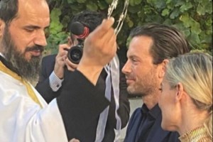 Ελεωνόρα Μελέτη: Νύφη με στράπλες φόρεμα και φλατ σανδάλια δίπλα στην πισίνα - Οι αδημοσίευτες φωτογραφίες του "ξαφνικού" γάμου της - εικόνα 10