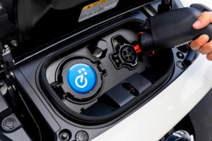 Στη Βουλή το νομοσχέδιο για την ηλεκτροκίνηση - Αυτά είναι τα κίνητρα για τους ιδιοκτήτες ηλεκτρικών ΙΧ - εικόνα 2