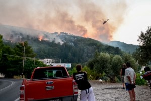 Πικέρμι: Σοκαριστικό τροχαίο στην Λεωφόρο Μαραθώνος – Διαλύθηκαν δύο αυτοκίνητα [εικόνες] - εικόνα 2