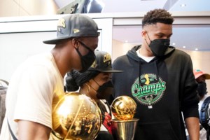 Συνάντηση γιγάντων: Γιάννης Αντετοκούνμπο και Νίκος Γκάλης μαζί [εικόνες]