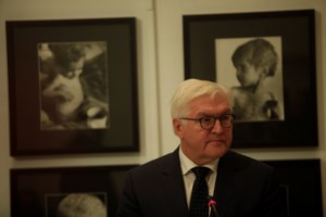 Ουκρανία: Με χειροπέδες ο βουλευτής Βίκτορ Μεντβεντσούκ για προδοσία - Στενός φίλος και κουμπάρος του Πούτιν