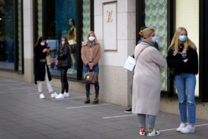 Κορονοϊός: Νέες παραλλαγές τον χειμώνα "βλέπει" ο ΕΜΑ - Πόσο θα προστατεύουν τα υπάρχοντα εμβόλια - εικόνα 2